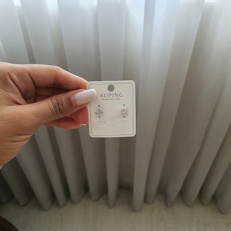 گوشواره میخی نگین تک مربعی رنگ سیلور